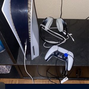 Ps5 for sell come with account with a lot of games and good condition